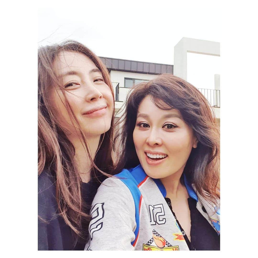 ソン・ユナさんのインスタグラム写真 - (ソン・ユナInstagram)「갑자기.... 아주 잠깐....  다녀간 너.......🤗😘  p.s밥도 못 먹였네😆  차 한잔 마시고 후다닥😂」4月7日 14時25分 - songyoona2015