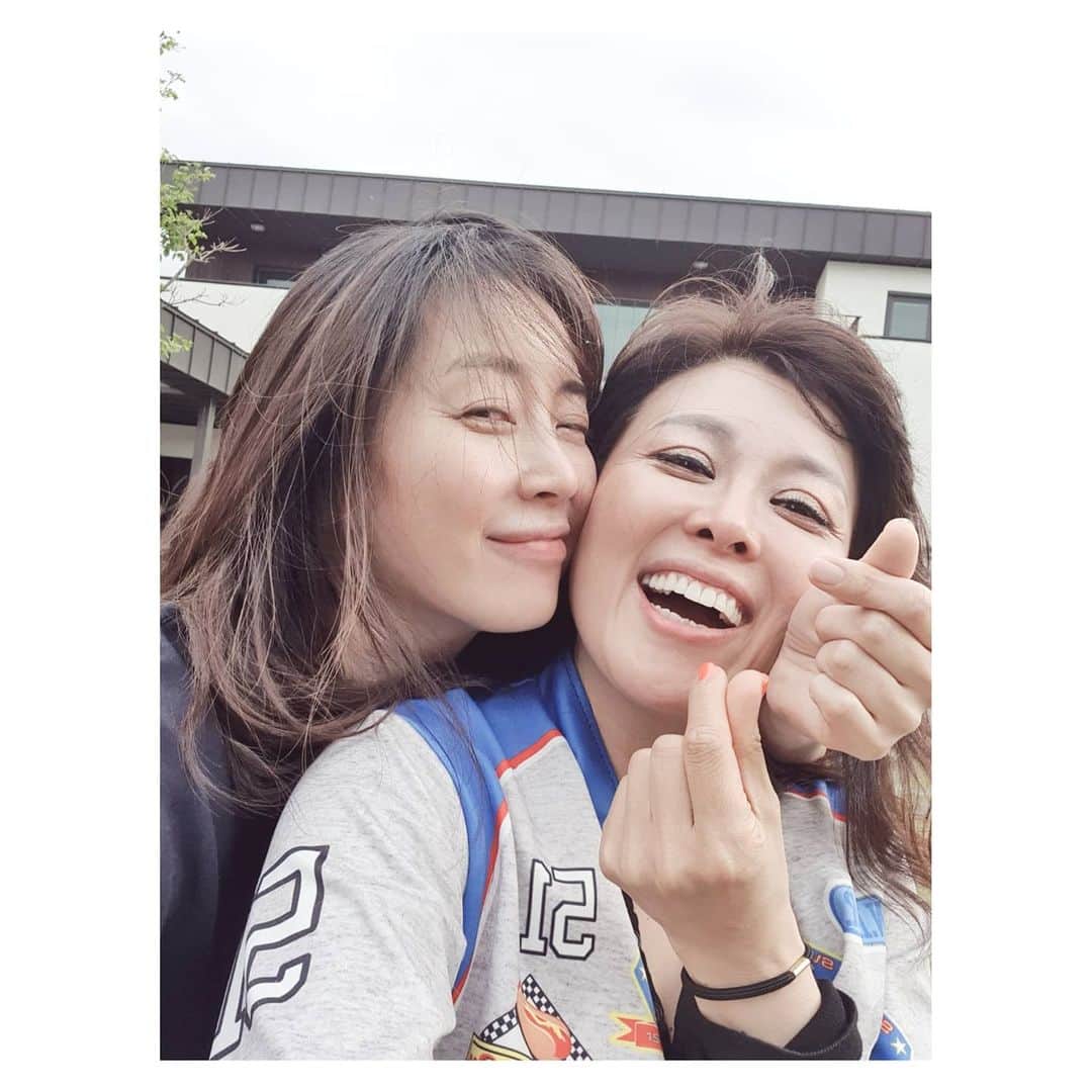 ソン・ユナさんのインスタグラム写真 - (ソン・ユナInstagram)「갑자기.... 아주 잠깐....  다녀간 너.......🤗😘  p.s밥도 못 먹였네😆  차 한잔 마시고 후다닥😂」4月7日 14時25分 - songyoona2015