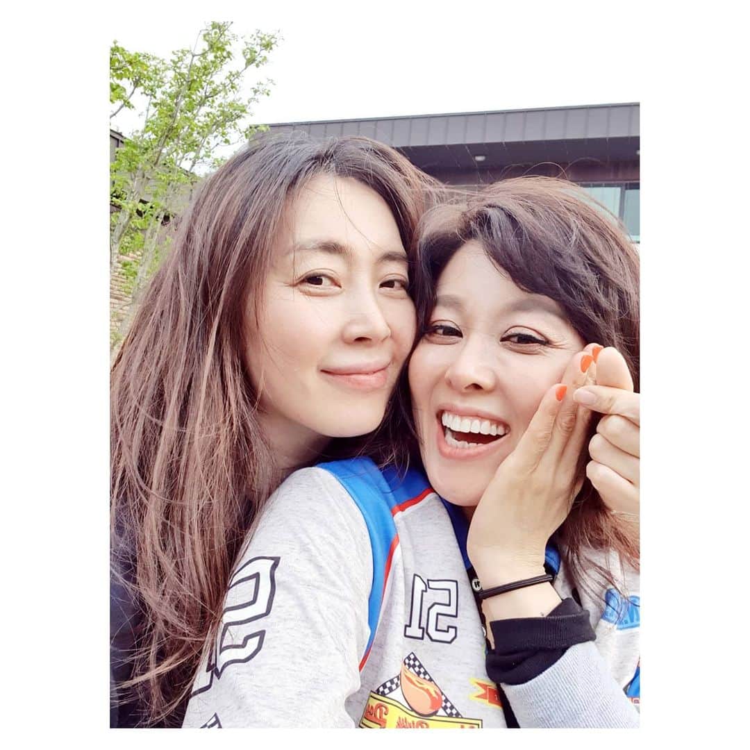 ソン・ユナさんのインスタグラム写真 - (ソン・ユナInstagram)「갑자기.... 아주 잠깐....  다녀간 너.......🤗😘  p.s밥도 못 먹였네😆  차 한잔 마시고 후다닥😂」4月7日 14時25分 - songyoona2015