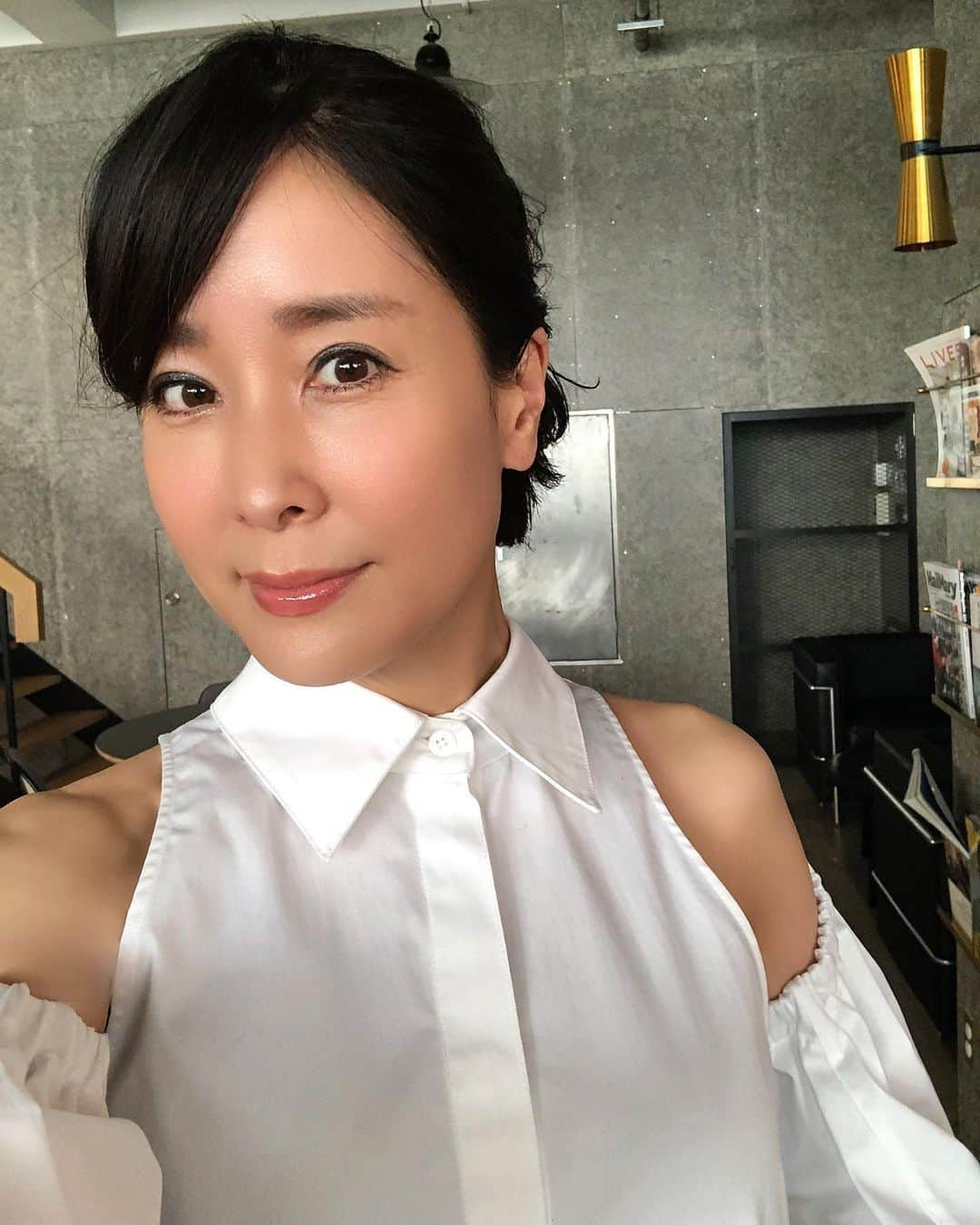 内田恭子さんのインスタグラム写真 - (内田恭子Instagram)「今日の衣装。rokh。肩出しとパフスリーブがかわいい！  #衣装 #rokh #内田恭子 #kyokouchida」4月7日 15時29分 - kyoko.uchida.official