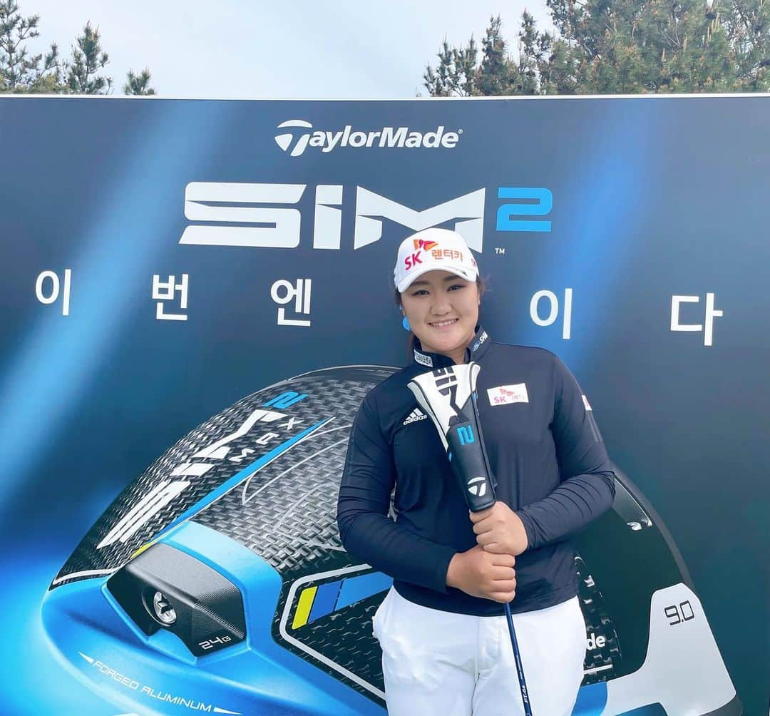 ユ・へランのインスタグラム：「심심이 #Taylormade #Sim2  #롯데렌터카여자오픈」