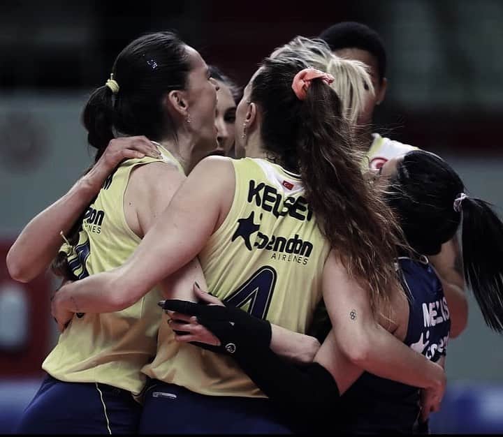 のインスタグラム：「To the finals 💙💛」
