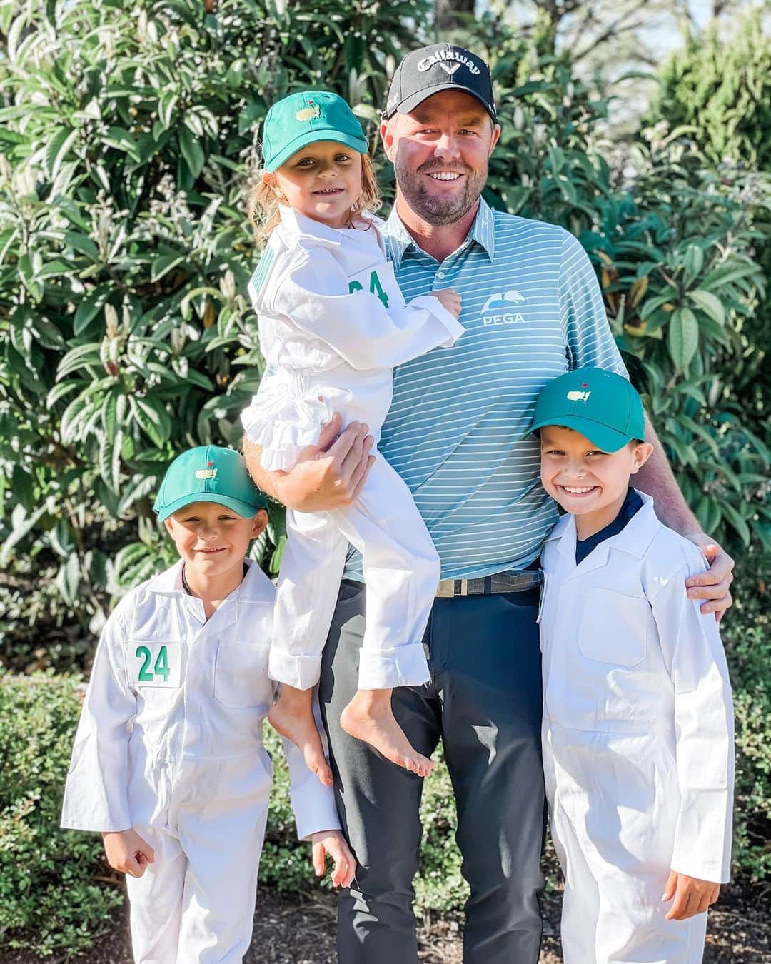 マーク・リーシュマンのインスタグラム：「Missing the Par 3 Contest today! Some awesome memories over the years with the family. @themasters  @audreyleishman @caddieuniform」