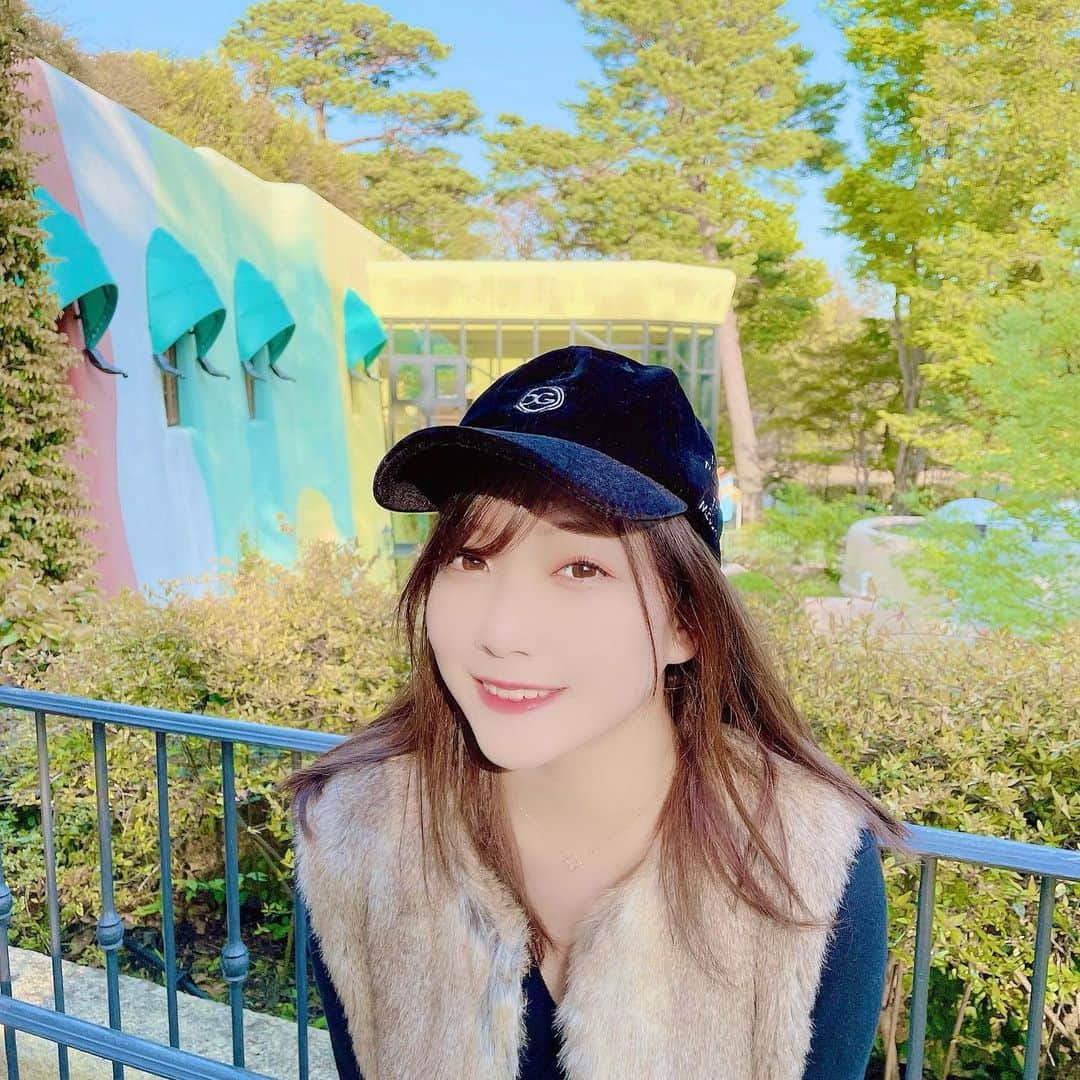 京佳さんのインスタグラム写真 - (京佳Instagram)「I went to Ghibli Museum. I've always wanted to go. museum in the woods. nature so good.  ジブリ美術館✨ 行ってきた！ ずーっとずーっと行きたかった。 自然の中にあって癒されたぁあ！ アウターはもののけ姫意識した。🤣 今日のワンピはリリーブティックの🎈 @lilyboutique_official   #京佳　#プロフェッショナルロリ巨乳 #japanesegirl #gravure #sexy #asiansexy  #asiangirls 　#大胸　#下着　#sexyhot #selfie #girlsday #内衣　#粉我　#portrait #泳衣 #日本　#ジブリの森美術館」4月7日 18時30分 - kyouka_1202