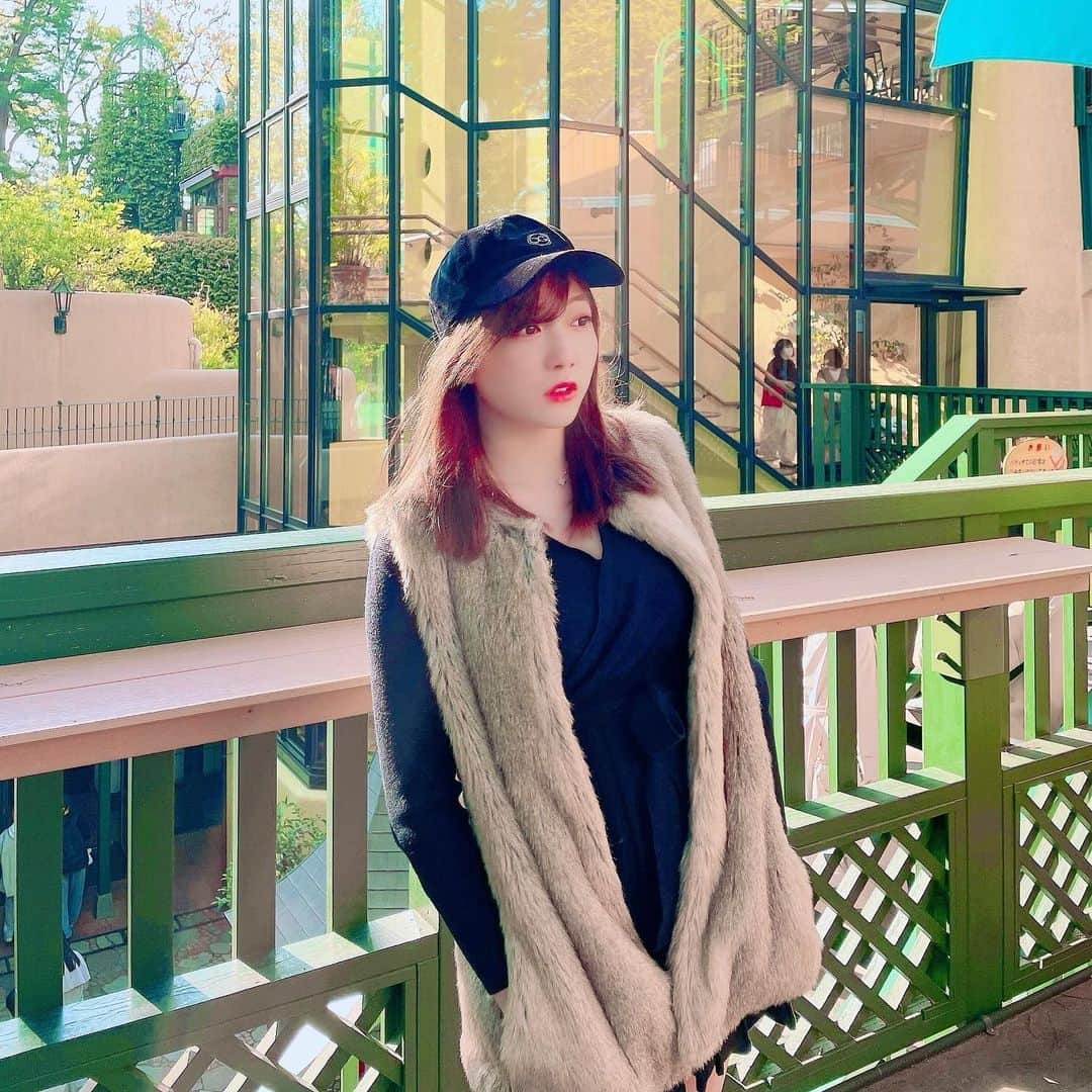 京佳さんのインスタグラム写真 - (京佳Instagram)「I went to Ghibli Museum. I've always wanted to go. museum in the woods. nature so good.  ジブリ美術館✨ 行ってきた！ ずーっとずーっと行きたかった。 自然の中にあって癒されたぁあ！ アウターはもののけ姫意識した。🤣 今日のワンピはリリーブティックの🎈 @lilyboutique_official   #京佳　#プロフェッショナルロリ巨乳 #japanesegirl #gravure #sexy #asiansexy  #asiangirls 　#大胸　#下着　#sexyhot #selfie #girlsday #内衣　#粉我　#portrait #泳衣 #日本　#ジブリの森美術館」4月7日 18時30分 - kyouka_1202