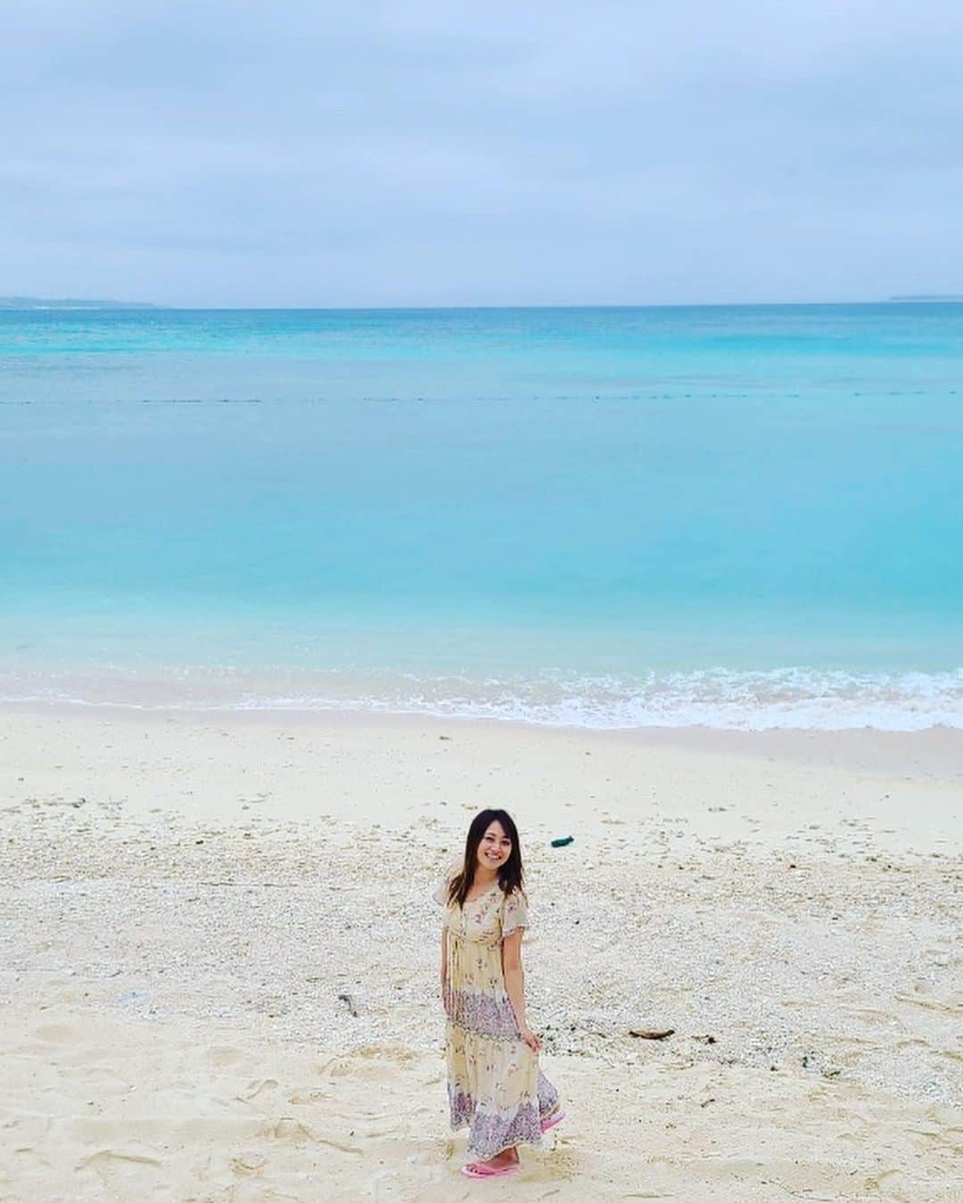 葵ゆりかのインスタグラム：「伊江島🏝 本島からフェリーで30分🛳✨  #沖縄　#伊江島 #伊江ビーチ　#beach #blue #okinawa #japan #✈️ #海」