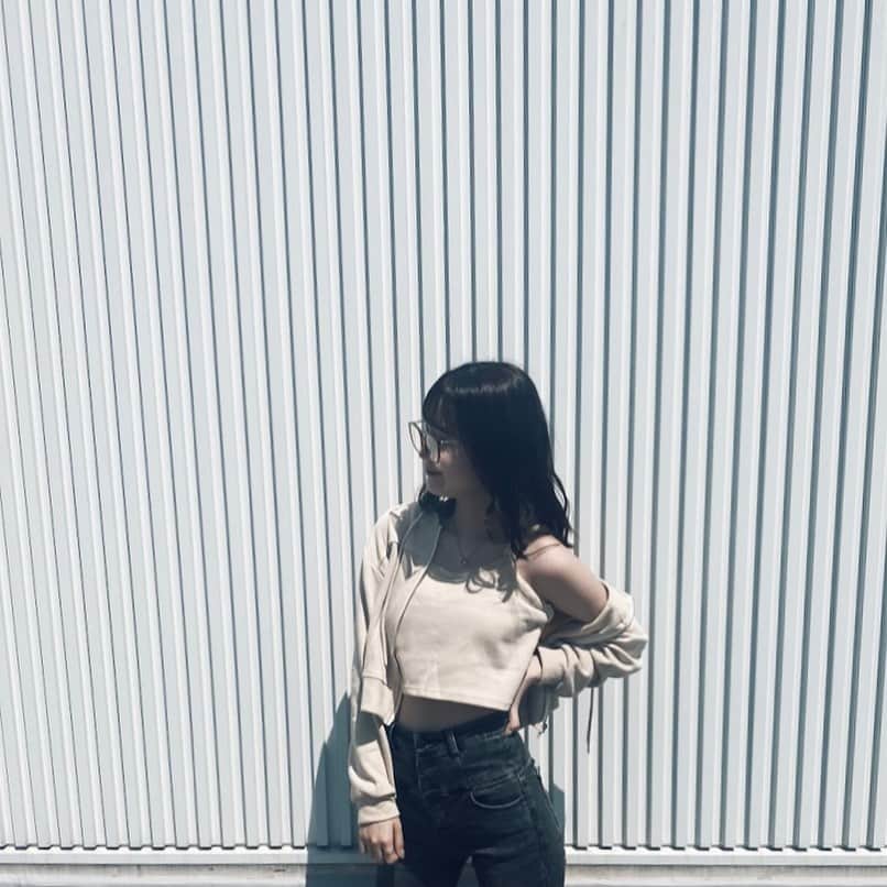 中野妃菜のインスタグラム：「@holidayandholiday_official の~お洋服‼︎ ラフな感じがドタイプ🤎 #春コーデ　#ootd」