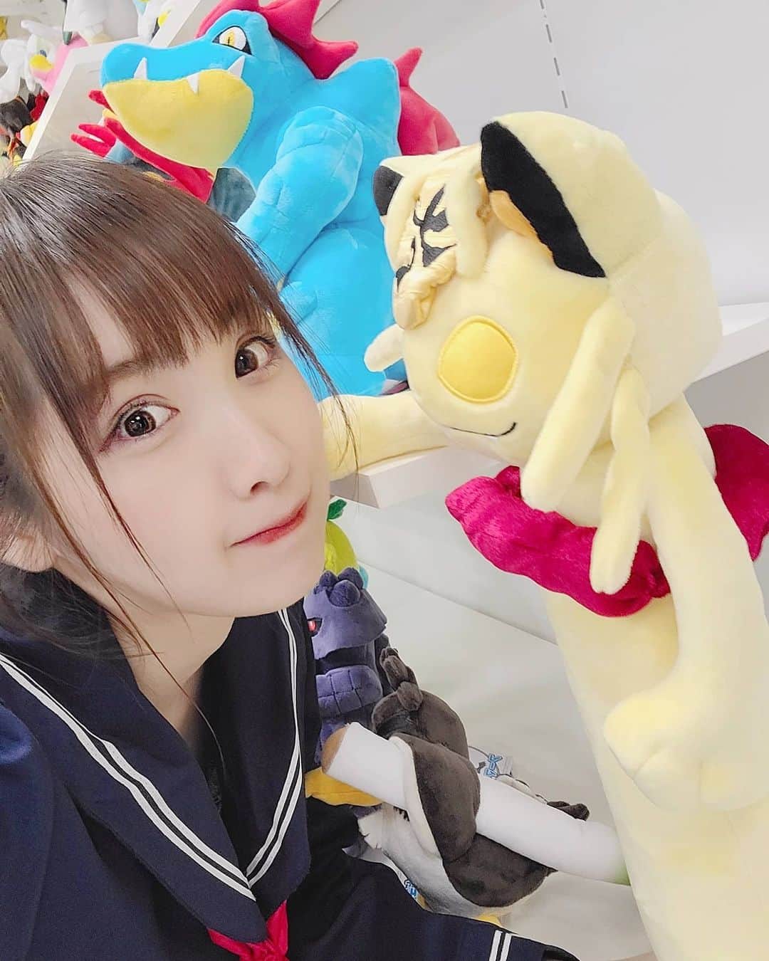 のインスタグラム：「ポケカ学園ドラマ#3 🎞 がポケカチャンネルにあがったよ✨ いちげき派、大ピンチ！？！？💥 * * YouTubeの公式ポケモンカードチャンネルで見られるので是非みてね〜〜☺ プロフィールのURLから飛べます🛫 * * ちなみにニャースVMAXはななっぷるとポケカチャンネルを繋いでくれた子なのよ…これ豆な😺🪙 * #ななっぷる  #ポケカチャンネル」