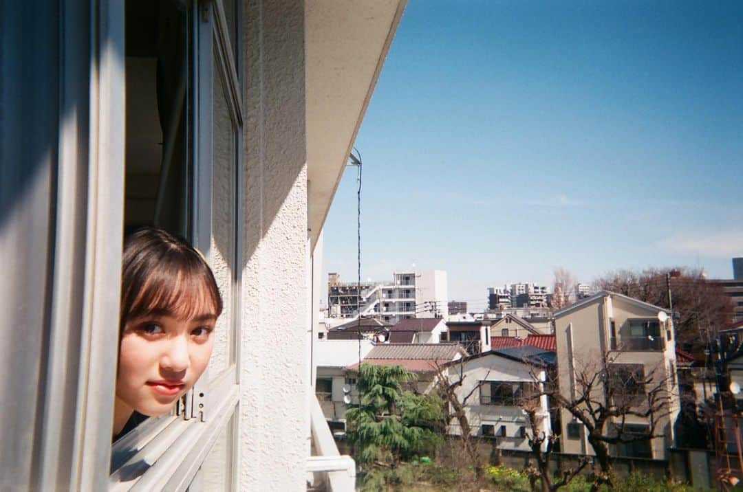 ニコ☆プチのインスタグラム：「📸 窓から美女がちら🤗🌸  #犬飼恋彩」