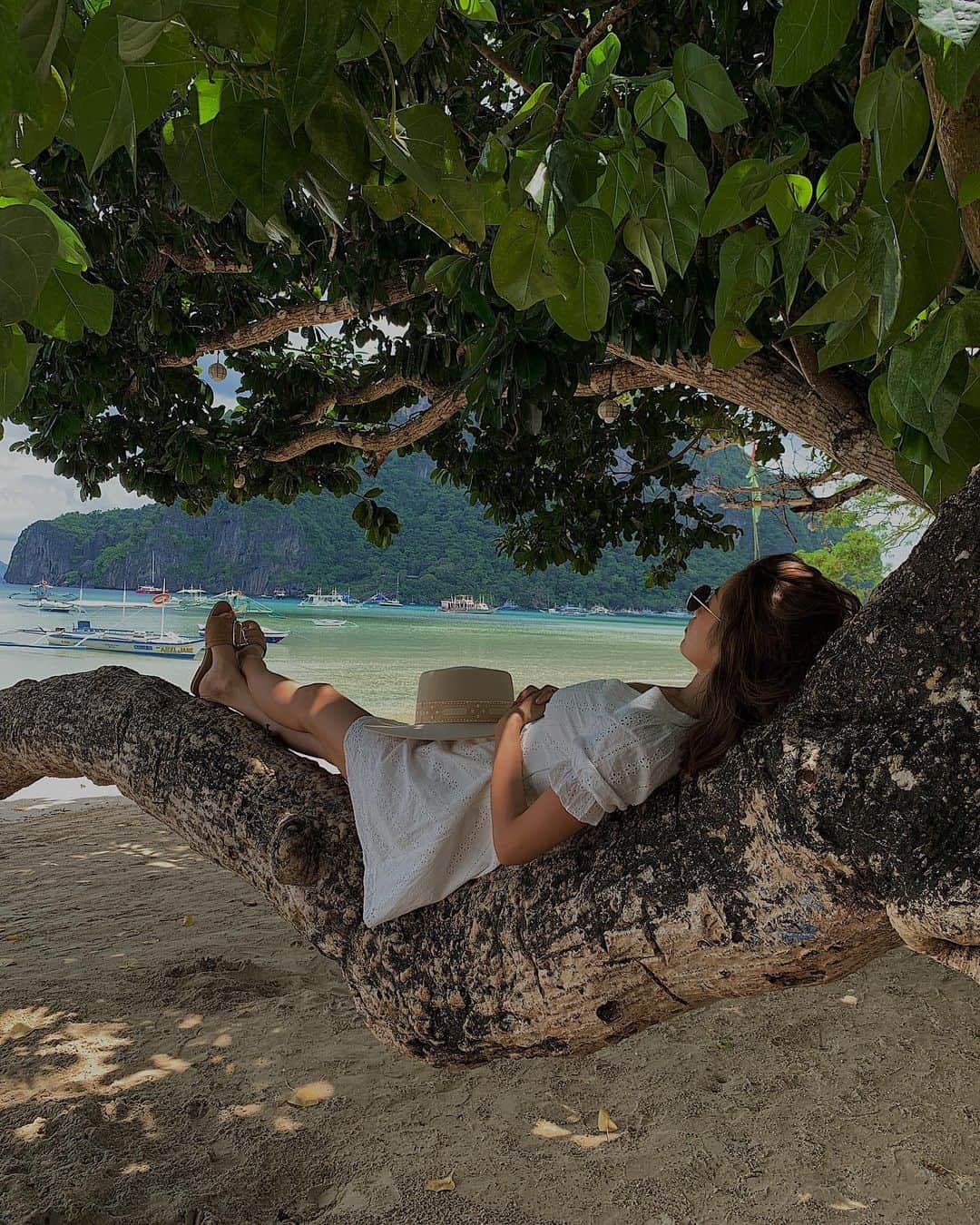 のインスタグラム：「It takes me back⛵️🌴﻿ ﻿ ﻿ #throwback #philippine #elnido #palawan #beautiful #island #trip」