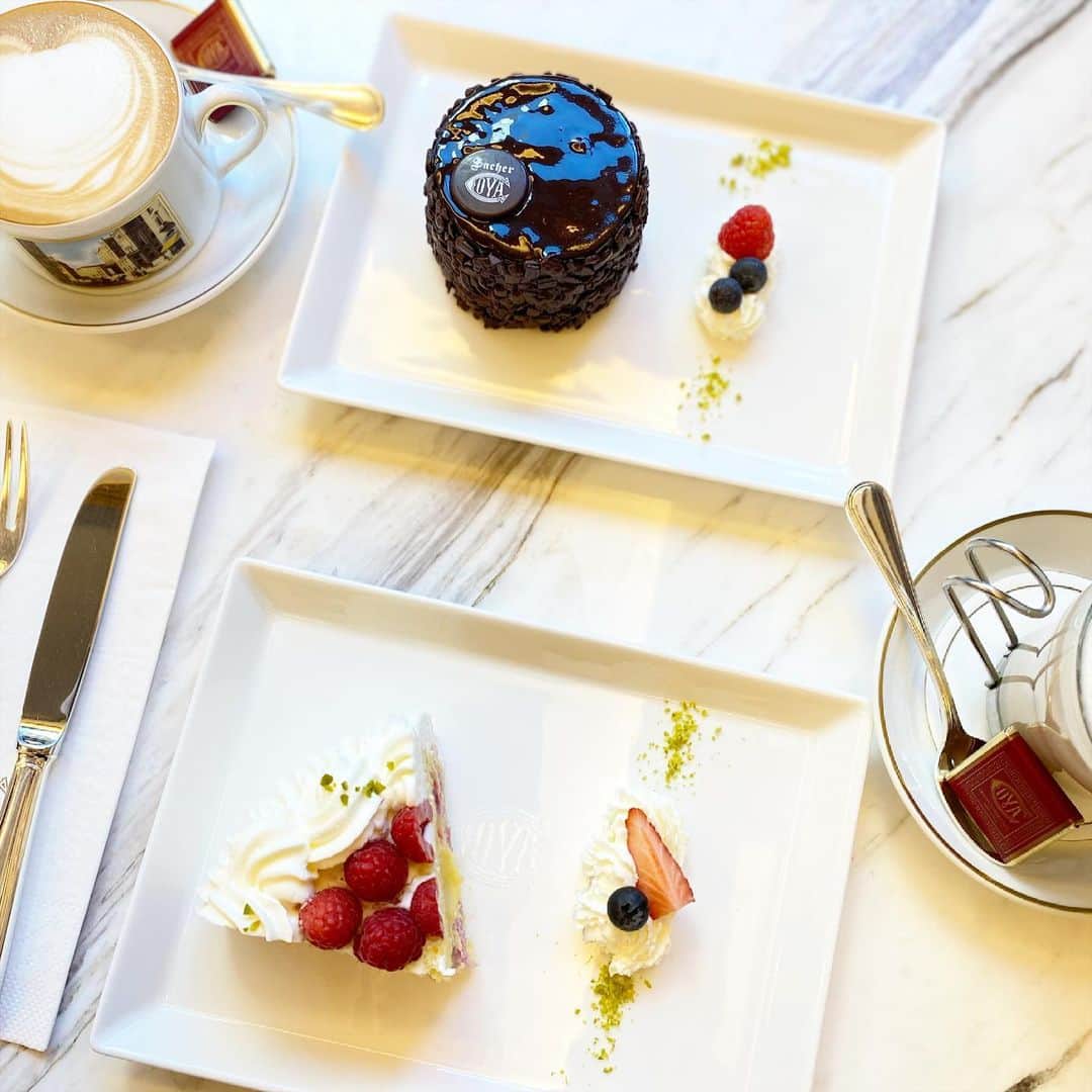 湯浅喬子のインスタグラム：「🍰  好きなcovaのケーキ🤍🤍  美味しかった🥰  #cova#milano#cafe#cake」
