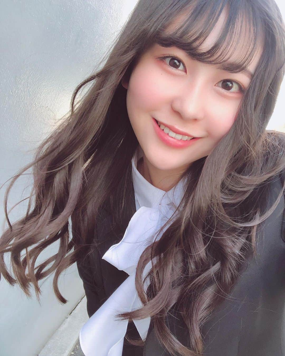 藤田愛理さんのインスタグラム写真 - (藤田愛理Instagram)「・ スーツ😎仕事出来そうでしょ！笑」4月7日 20時47分 - airi_crownpop