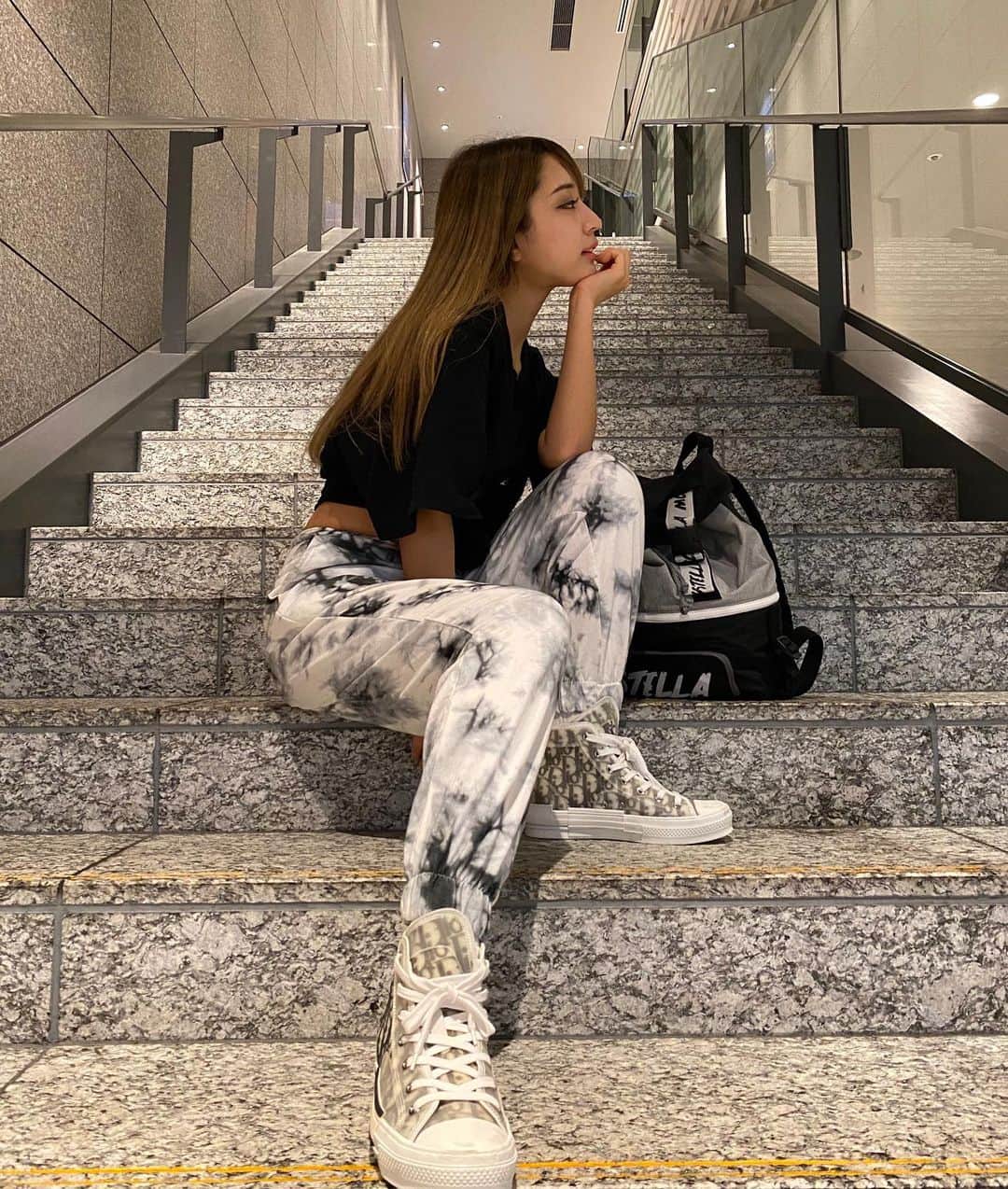 石田みかのインスタグラム：「. . こないだ人生で初めてゴルフレッスンに行ってきた👶 . . 同じ事務所の未来 @mmiikkuu_829 と一緒に通うから 早く未来に追いつけるように頑張る🤣！ 思ってたより激ムズだったけど、 先生もめちゃめちゃ優しくて褒めてくれるから 早くできるようになりたい！ ってすごく思った🥺！ . .  まず、ちゃんと通わないとな..🥺✊  . . . #ラウンドガール #筋トレ女子 #ダイエット生活 #グラマラスボディ #美尻トレーニング #ジム活 #ジムウェア #トレーニングメニュー #ボディメイク女子 #スクワット #ウェイトトレーニング #体重公開 #減量メニュー #キックボクシング #ボクシング女子 #japanesegirl #japanese #tokyo #日本女孩 #我的最愛」