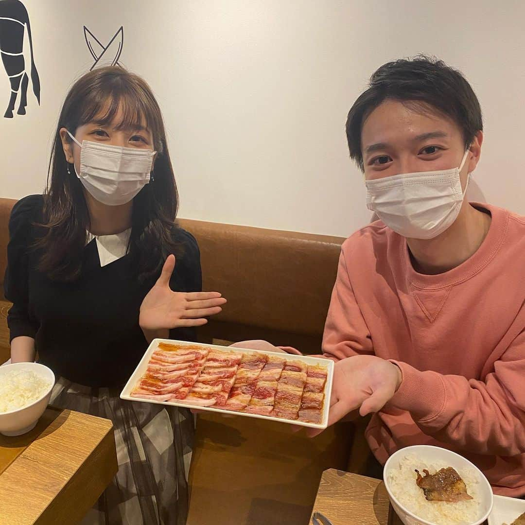 伊藤楓さんのインスタグラム写真 - (伊藤楓Instagram)「キャッチ！の中継で新コーナーが始まりました！﻿ 様々なものの金額当てクイズを出題する、﻿ コレいくらでSHOW！✨﻿ ﻿ 昨日は私にとっては初中継🐣﻿ 同期の岡田アナと焼肉店にお邪魔しました。﻿ ﻿ #中継 #中京テレビ #アナウンサー #焼肉 #ひとり焼肉 #名古屋 #伏見 #名古屋焼肉 #名古屋グルメ #私服」4月7日 22時12分 - kaede.ito