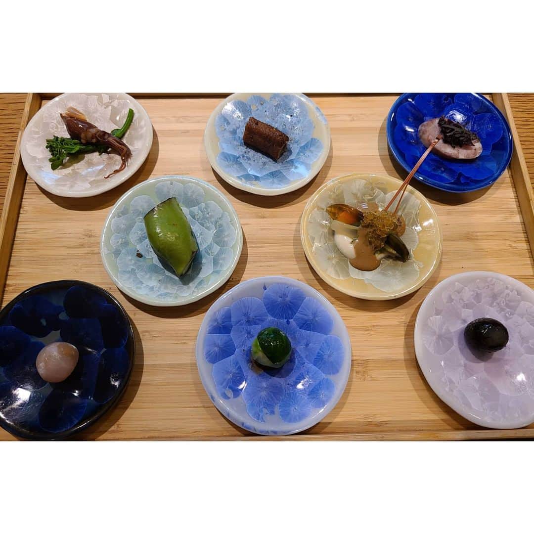 未來歩のインスタグラム：「火ノ鳥さんはやっぱり大好き❤️  二日酔いでも美味しく食べれる中華。  そして紹興酒とシャンパンをひたすら飲む🤣  #中華 #グルメ #火ノ鳥 　#フカヒレ #食べログ #大阪グルメ #食べスタグラム #大阪 #超予約困難店 #紹興酒 #ラーメン」