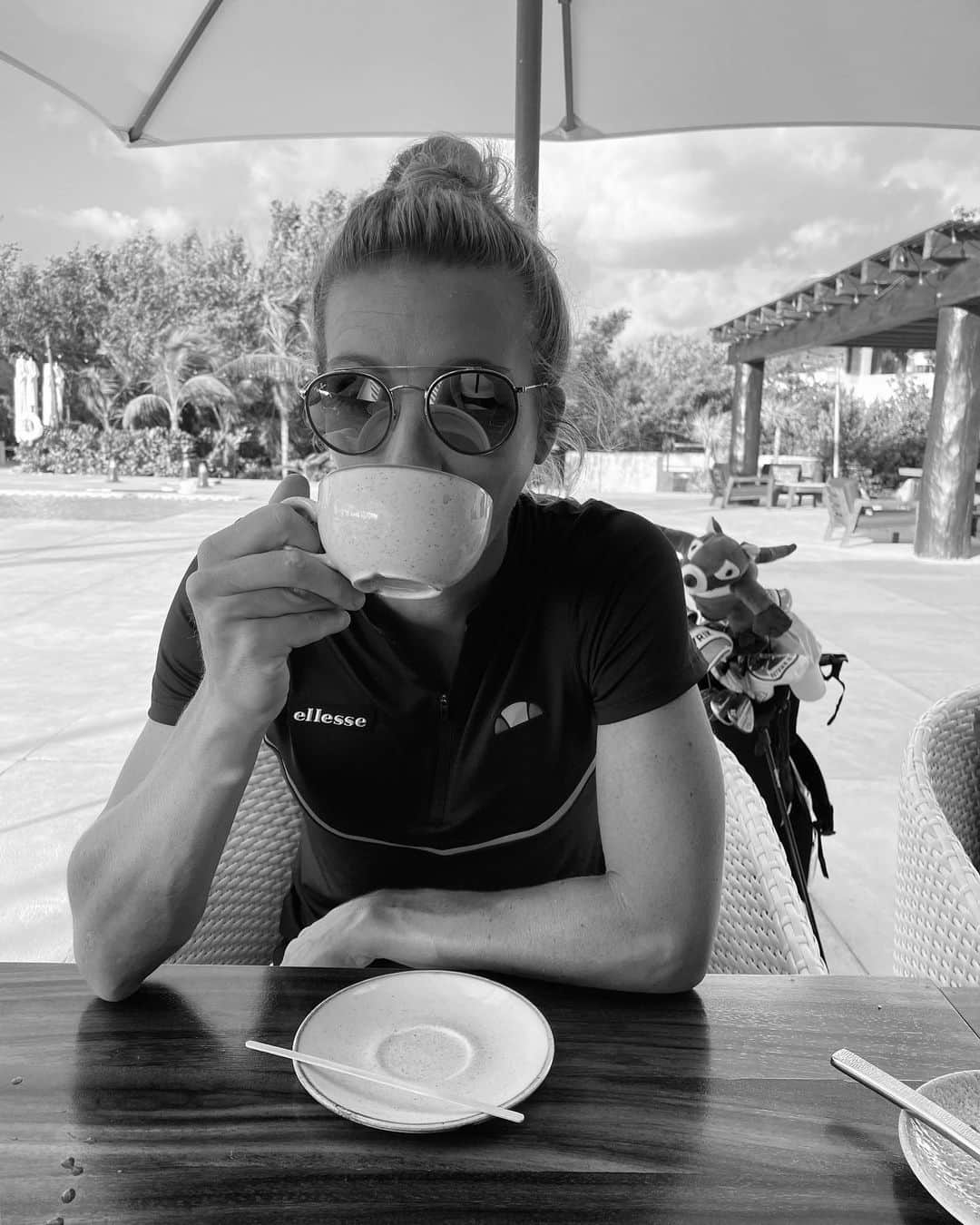 メル・リードさんのインスタグラム写真 - (メル・リードInstagram)「Coffee first.」4月7日 23時42分 - melreidgolf