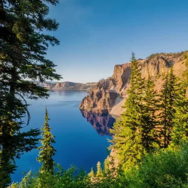 Visit The USAのインスタグラム：「Enjoying this peaceful timelapse of Crater Lake National Park. 😍 Located in Oregon, the stunning views show the 594-meter deep lake. Did you know that it is the deepest lake in the United States? Tag a friend you would want to explore this National Park with! #VisitTheUSA 📸 : @timelapse_travels」