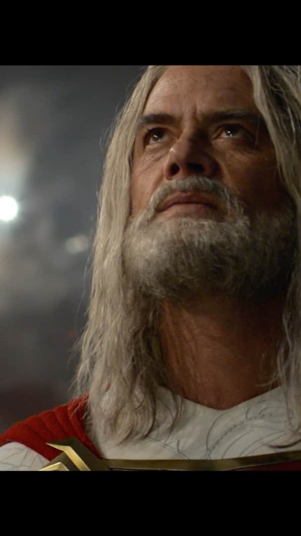 ジョシュ・デュアメルのインスタグラム：「No legacy lives forever. Only on @netflix May 7th.」