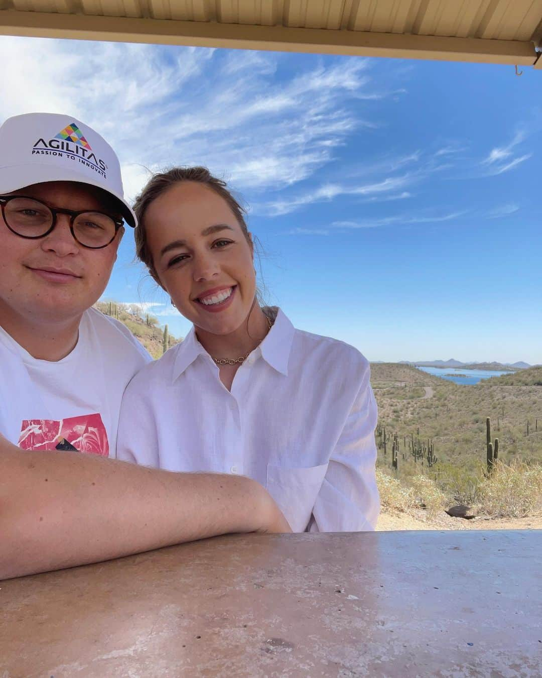 ジョージア・ホールのインスタグラム：「Exploring in the Desert with my ❤️」