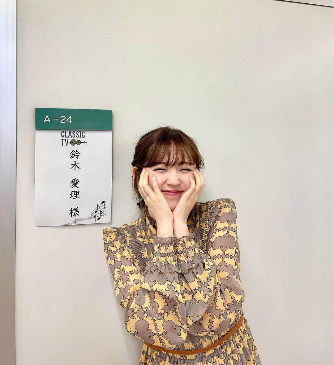 鈴木愛理さんのインスタグラム写真 - (鈴木愛理Instagram)「✴︎﻿ 本日、NHK Eテレ #クラシックTV 🥰﻿ 22:00から放送です！✨﻿ ﻿ 本日は miletさんをお迎えして"ラフマニノフ"のお話を☺️"ラフマニノフ...ラフマニノフ..."めっちゃ滑舌練習しました笑﻿ ﻿ ラフマニノフのロマンチックな世界観、そしてmiletさんの時が止まるような美しい歌声。﻿ ﻿ ぜひご覧ください✨﻿ ﻿ ＊dress: @doublestandard_official  ＊earring: @wythecharm_  ＊ring: @stellarhollywood  ＊pumps: @dianashoespress  ﻿ #クラシックTV」4月8日 12時50分 - airisuzuki_official_uf