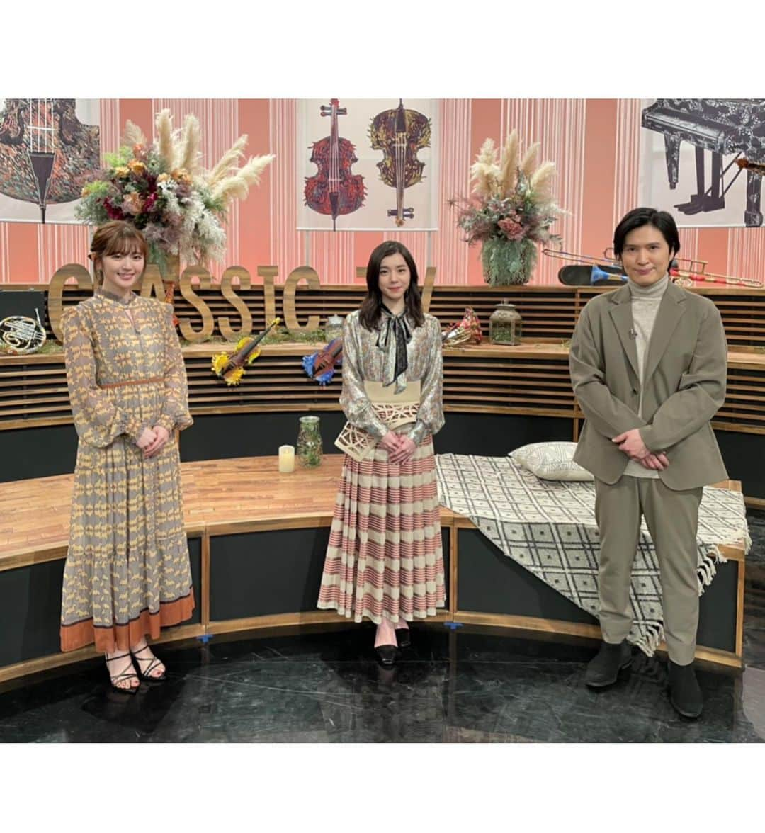 鈴木愛理さんのインスタグラム写真 - (鈴木愛理Instagram)「✴︎﻿ 本日、NHK Eテレ #クラシックTV 🥰﻿ 22:00から放送です！✨﻿ ﻿ 本日は miletさんをお迎えして"ラフマニノフ"のお話を☺️"ラフマニノフ...ラフマニノフ..."めっちゃ滑舌練習しました笑﻿ ﻿ ラフマニノフのロマンチックな世界観、そしてmiletさんの時が止まるような美しい歌声。﻿ ﻿ ぜひご覧ください✨﻿ ﻿ ＊dress: @doublestandard_official  ＊earring: @wythecharm_  ＊ring: @stellarhollywood  ＊pumps: @dianashoespress  ﻿ #クラシックTV」4月8日 12時50分 - airisuzuki_official_uf