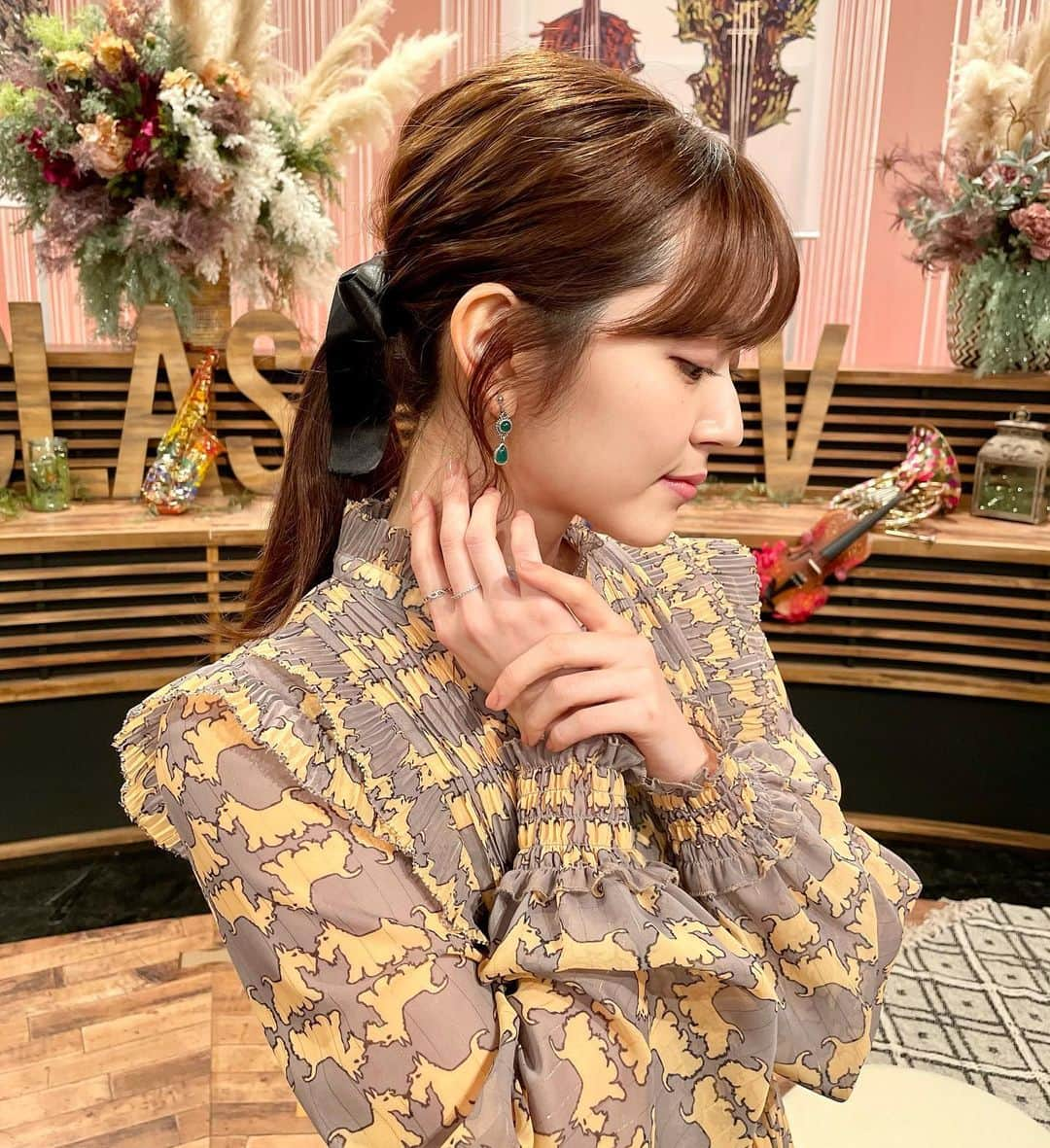 鈴木愛理さんのインスタグラム写真 - (鈴木愛理Instagram)「✴︎﻿ 本日、NHK Eテレ #クラシックTV 🥰﻿ 22:00から放送です！✨﻿ ﻿ 本日は miletさんをお迎えして"ラフマニノフ"のお話を☺️"ラフマニノフ...ラフマニノフ..."めっちゃ滑舌練習しました笑﻿ ﻿ ラフマニノフのロマンチックな世界観、そしてmiletさんの時が止まるような美しい歌声。﻿ ﻿ ぜひご覧ください✨﻿ ﻿ ＊dress: @doublestandard_official  ＊earring: @wythecharm_  ＊ring: @stellarhollywood  ＊pumps: @dianashoespress  ﻿ #クラシックTV」4月8日 12時50分 - airisuzuki_official_uf