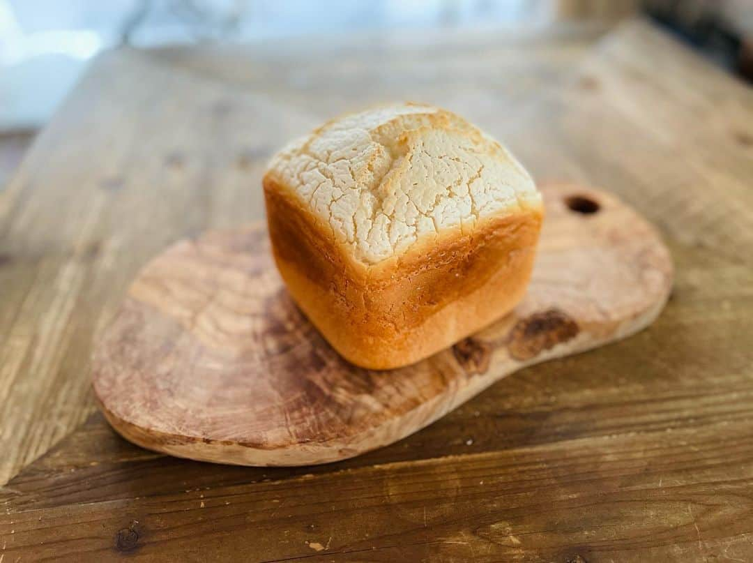 栗原恵さんのインスタグラム写真 - (栗原恵Instagram)「🌰 米粉パンはじめました🍞♡  自分で作れば安心安全な物に より拘ることができますよね👩🏻‍🍳🥑  #米粉パン #グルテンフリー  #ホームベーカリー #めぐご飯🌰」4月8日 12時51分 - megumi_kurihara_official