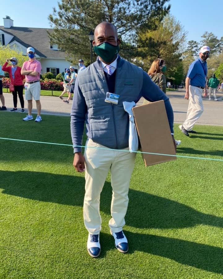 ウェブ・シンプソンのインスタグラム：「Just want to say thank you to this man Charles Woodward for all his help over the years. He’s one of the hardest workers on the PGA tour and one of the nicest guys as well. Thank you Charles for all you do for us!」