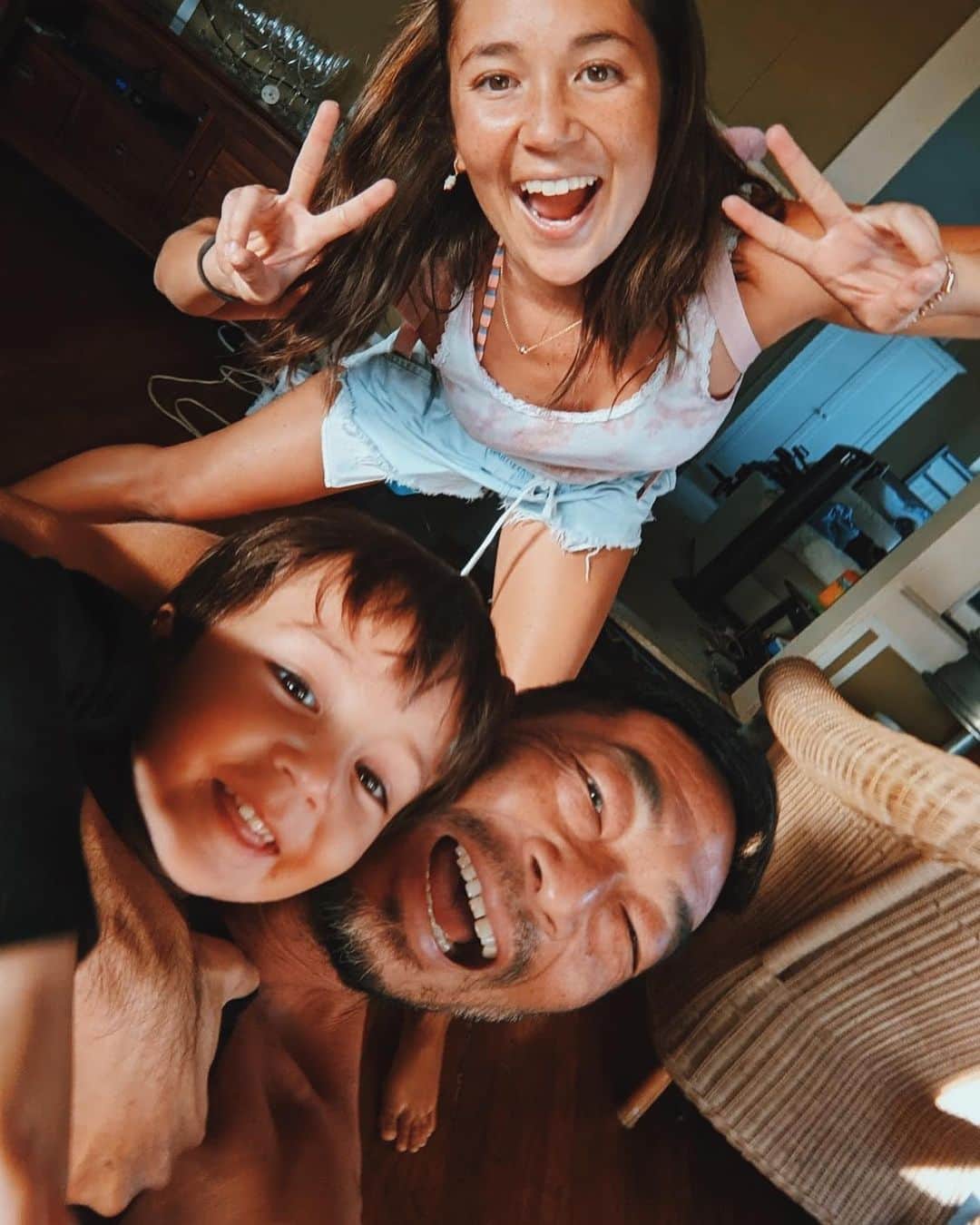 アリッサ ウーテンのインスタグラム：「Happy Birthday and A Hui Hou to @kazsano !!! He really took me under his wing and he now he’s a big part of Noa’s life!  We are so lucky and blessed to have Kaz in our lives!  It really takes “A Village” and I am truly thankful for Kaz’s love for our family!  We will be really be loosing a big part of our community but we hope he finds a new community in Japan, and hope to visit him soon! We will miss you @kazsano ❤️」