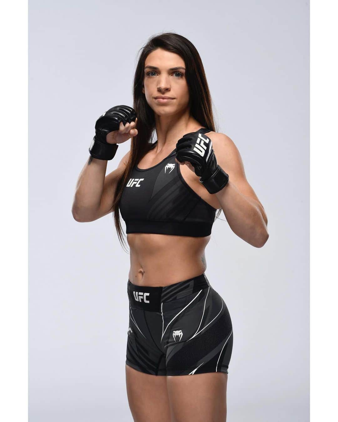 マッケンジー・ダーンのインスタグラム：「Fight week 🙏🏼💪🏼👊🏼 • • @ufc」