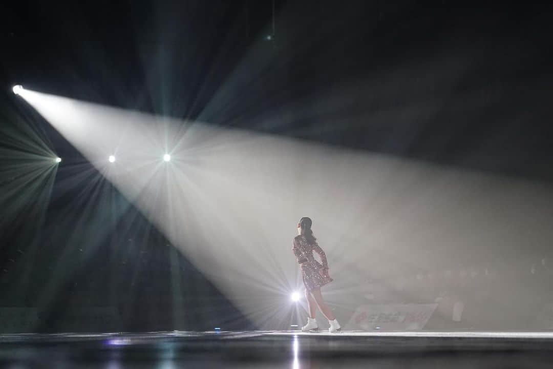 浅田真央さんのインスタグラム写真 - (浅田真央Instagram)「明日から千葉公演が始まります。 会場リンク内は、寒いので暖かい服装をご持参ください。 #浅田真央サンクスツアー #maotour #12」4月8日 10時40分 - maoasada2509