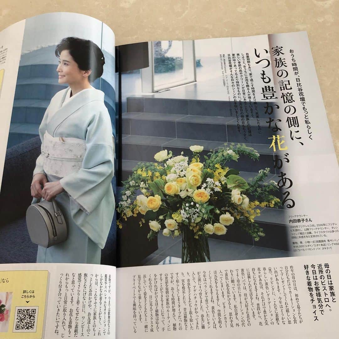 内田恭子さんのインスタグラム写真 - (内田恭子Instagram)「日比谷花壇さんから、私の大好きな芍薬を頂きました。お花のプレゼントは本当に気分が上がりますね。  VERY NAVY5月号にも日比谷花壇さんとお着物の記事が出ています。母の日におすすめのアレンジメントもあります。よろしかったらご覧くださいね。  #verynavy #very #母の日　#日比谷花壇 #芍薬 #着物 #内田恭子 #kyokouchida」4月8日 10時44分 - kyoko.uchida.official
