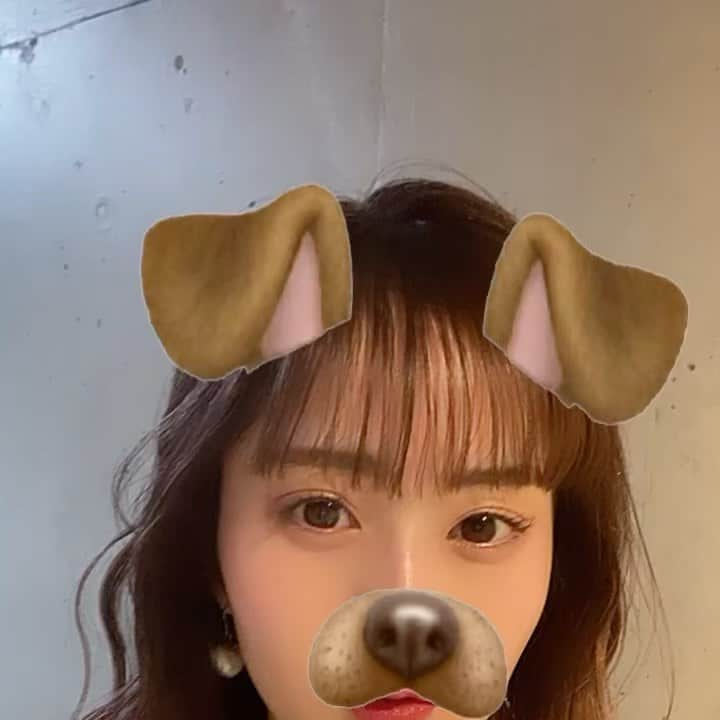 小森虹那のインスタグラム：「. ちょっと動いでるよ🐶♡ 写真と思って動画だった時の 冷静な瞬間。笑」