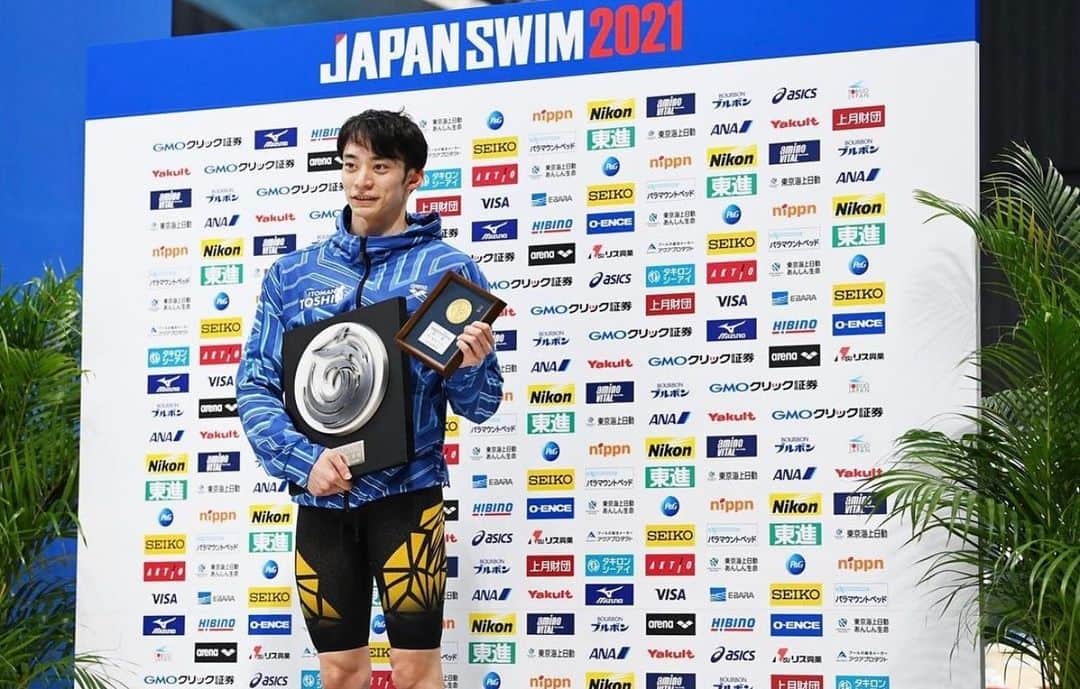 入江陵介のインスタグラム：「東京五輪内定しました🇯🇵 . 100m 53.13🥇 (8連覇10度目優勝) . 200m 1:55.52🥇 (4連覇14度目優勝) . . 選考会はいつも本当に苦しく 今はホッとしてます。 いつも沢山応援ありがとうございます🙏 . . 北京、ロンドン、リオ、東京と4大会も五輪の代表になれ本当に嬉しく、ここまで沢山の方々にサポート頂いて今の自分がいることを忘れずにこれからも頑張り続けたいです。 . . これからも応援よろしくお願いします😊」