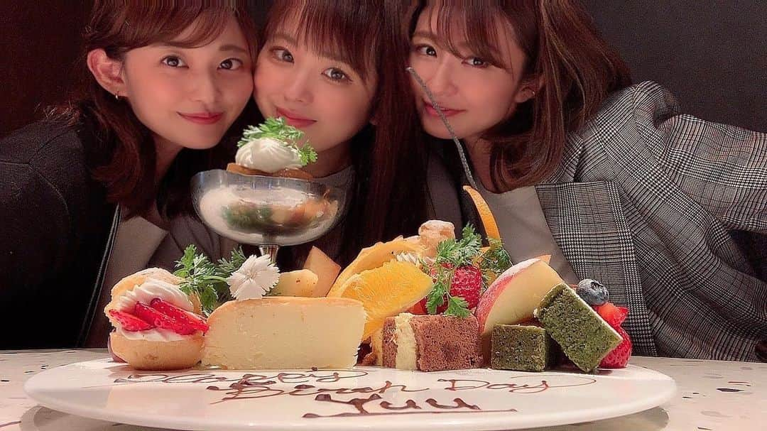 西村麻依のインスタグラム：「. happy birthday🐿💝 . #ザライブリー博多福岡  #女子会  #九州旅行」