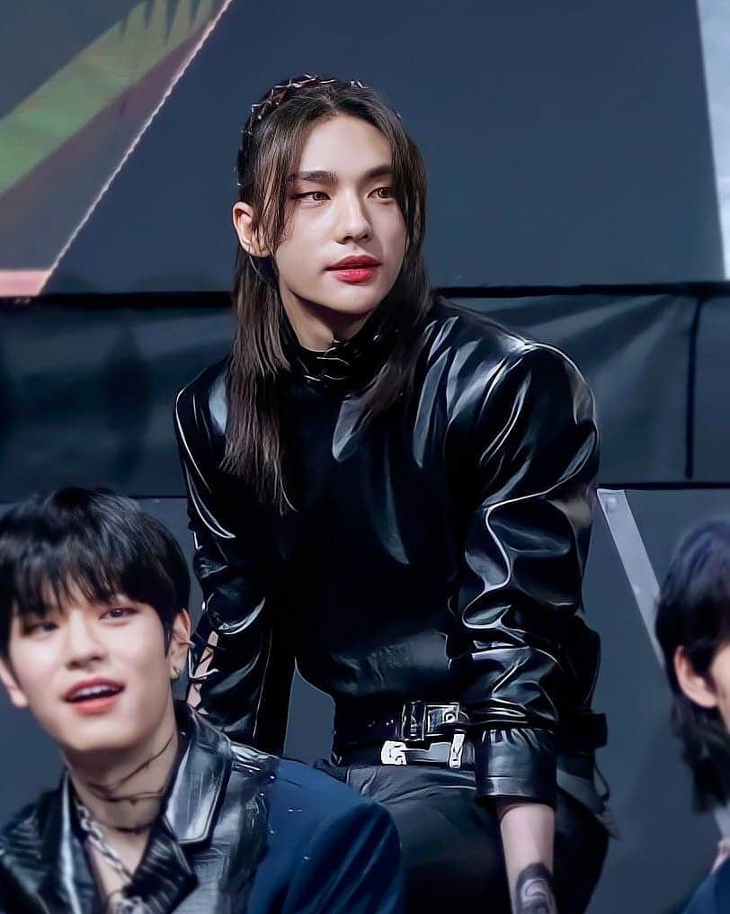ファン・ヒョンジンのインスタグラム：「Unreal....  Cr (twt)  (aku gatau dr siapa soalnya ini juga dari twt orang tolong :() [jangan lupa cek snapgram/instastory ya!] Don't forget to follow! 🐦@real.hyunjinstraykids🐦 ------- 🐦@renjinshop_ 🐦 🐦@renjinshop_ 🐦 •Like and Comment💜 •Repost?Tag or Cr🍃 •Tag your friends🍃 💜Don't Forget follow my partner💜@retjehan.straykids @realstraykkidz #StrayKids #HwangHyunjin #Hyunjin #황현진 #현진 #real_hyunjinstraykids #nctdream #jeongin #changbin #in #leeknow #minho #han #jisung #seungmin #bangchan#Felix #hyunjin Aku trauma di hate di dm:(」