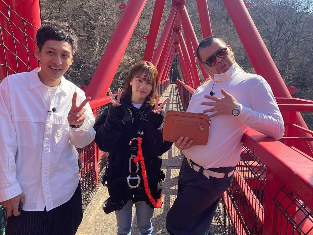 川口葵さんのインスタグラム写真 - (川口葵Instagram)「.  auマルチアングル 『くっきー！の美女バンジーが好物だわよ。』#1 に出演させていただきました！  初のバンジージャンプ、果たして飛べたのか⁈🥶　  お使いの携帯機種のご都合などで見られる方法が変わってしまうみたいなのですが🙇🏼 是非チェックしてみてください✨✨  ストーリーにURL貼っています🙇🏼⭐️  #auマルチアングル #リッケンバッカー」4月8日 13時13分 - kawaguchiaoi_1126