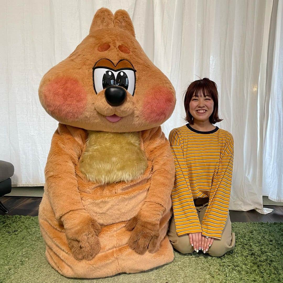 越川萌花のインスタグラム：「命を吹き込んだ もちまるくんが！ おっきくなりました！！！！(笑)  やっと会えたー！！！！🥺❤️❤️❤️🎉  かわいいよ〜ほっぺとお腹が かわいいよお🥺🥺 おめめもうるうるで🥺 嬉しいぃ🤣💓💓  みなさん、もちまるくんを 宜しくお願い致します🍀✌️  日曜日に初対面の様子を YouTubeアップする予定です😘 お知らせもあるよ〜！ お楽しみに！  #もちまる」