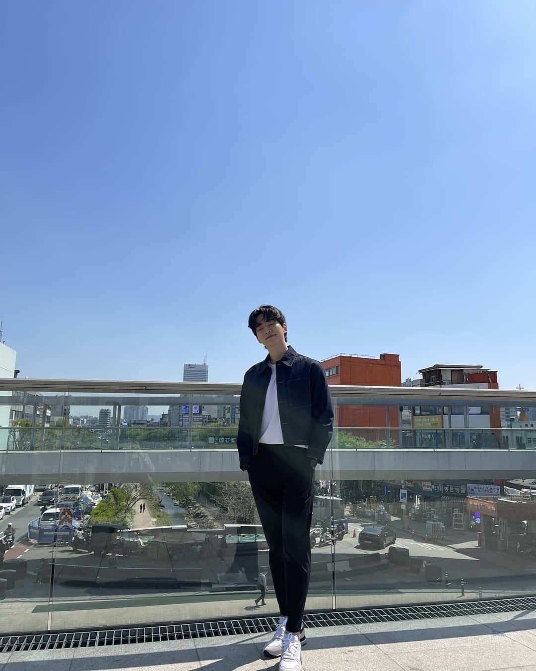 ジュノ のインスタグラム：「※ 촬영후 마스크 바로 다시 착용 했습니다.」