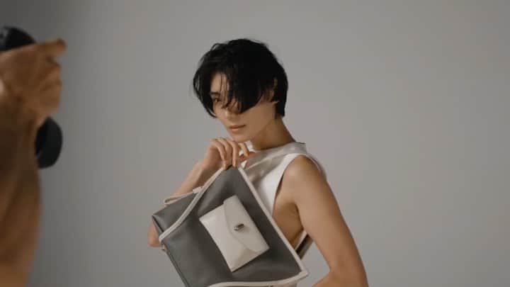のインスタグラム：「Love @toffandloadstone   普段の撮影風景も写ってて嬉しい🤪  #toffandloadstone #bag #fashion  #2021sscollection #advertising」