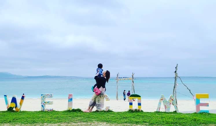 葵ゆりかのインスタグラム：「まだ寒かったので海入れず🥺  #伊江島　#沖縄　#beach #離島　#海　#blue #okinawa #japan」