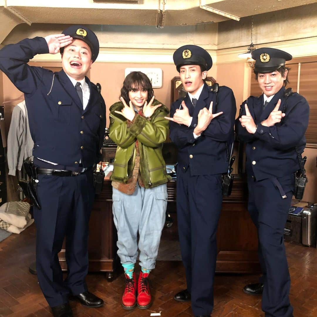 日本テレビ「THE突破ファイル」さんのインスタグラム写真 - (日本テレビ「THE突破ファイル」Instagram)「もう全員まるごと可愛い  #セットさえも可愛く感じる #あとちょっとで放送ちか #それではみなさんまた後ほど #お楽しみに  #突破ファイル  #突破ジャック  #ネメシス  #広瀬すず」4月8日 18時35分 - toppa_ntv_official