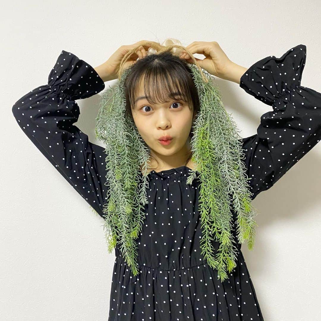 林芽亜里さんのインスタグラム写真 - (林芽亜里Instagram)「🎀﻿ ﻿ 最初はしっかりキメてたのにおふざけモードON👯‍♀️👯‍♀️﻿ ﻿ 大きいイヤリングいいでしょ~！﻿ ＆﻿ 髪の毛から葉っぱが生えてきちゃった\(◡̈)/のシュチュエーション👏﻿ ﻿ #林芽亜里 #ニコラ #レピピアルマリオ #repipiarmario﻿ #めあレピ」4月8日 18時51分 - meari__hayashi