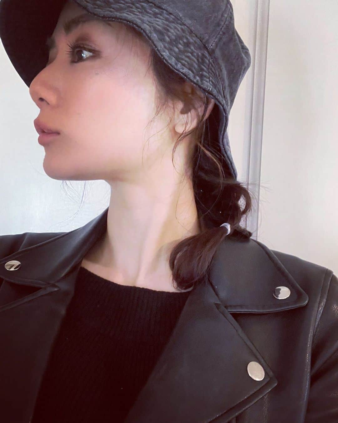 片山萌美のインスタグラム：「ハートクローゼットさんの撮影でした✌︎🖤 今、オフショなくて まずは素敵な髪型だけ✨  #ハートクローゼット  #heartcloset  #moemikatayama  @heartcloset_official」