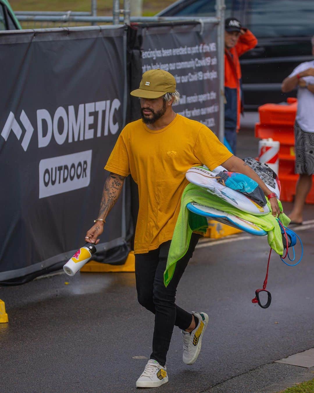イタロ・フェレイラのインスタグラム：「Action 💛🔥✨#fésempre #surf (📸 @if15sports )」