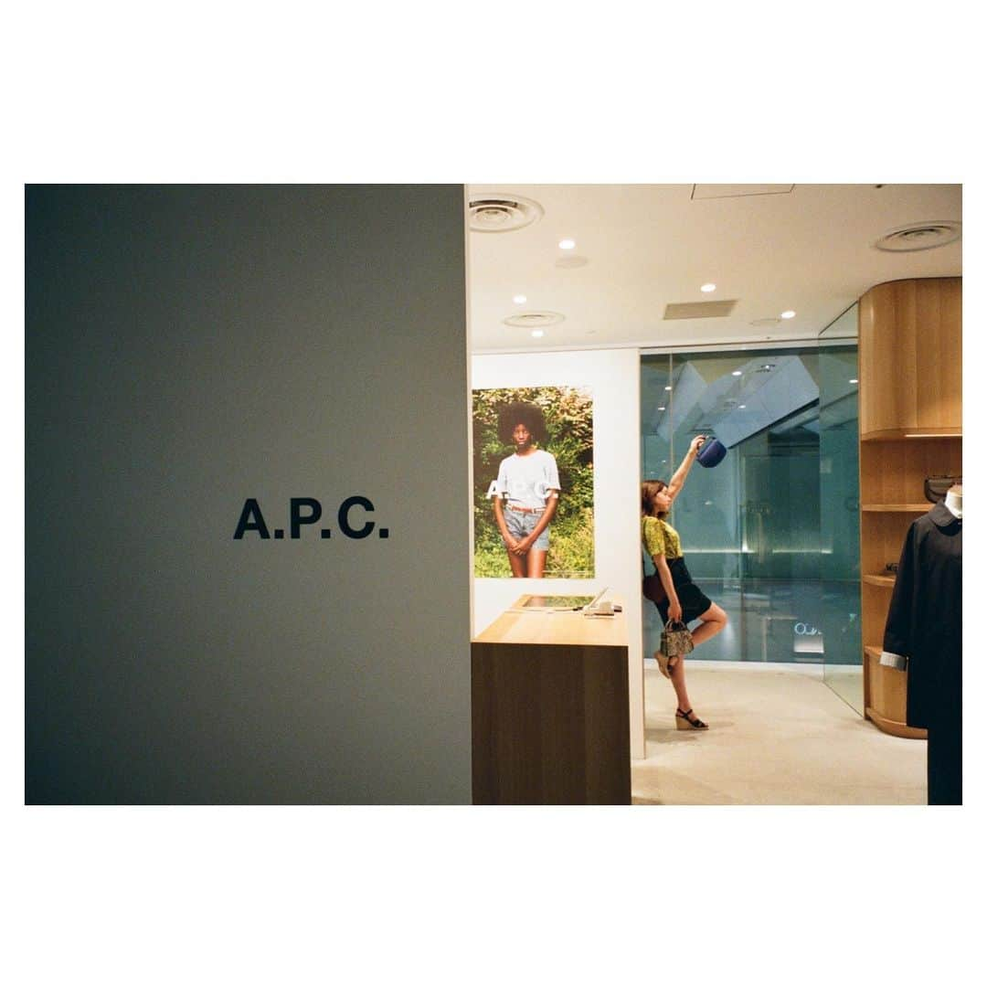 トリンドル玲奈さんのインスタグラム写真 - (トリンドル玲奈Instagram)「@apc_paris 、 大好きなブランドです♡  伴さんメイクもステキ…♡  @parco_shibuya_official」4月8日 19時25分 - toritori0123