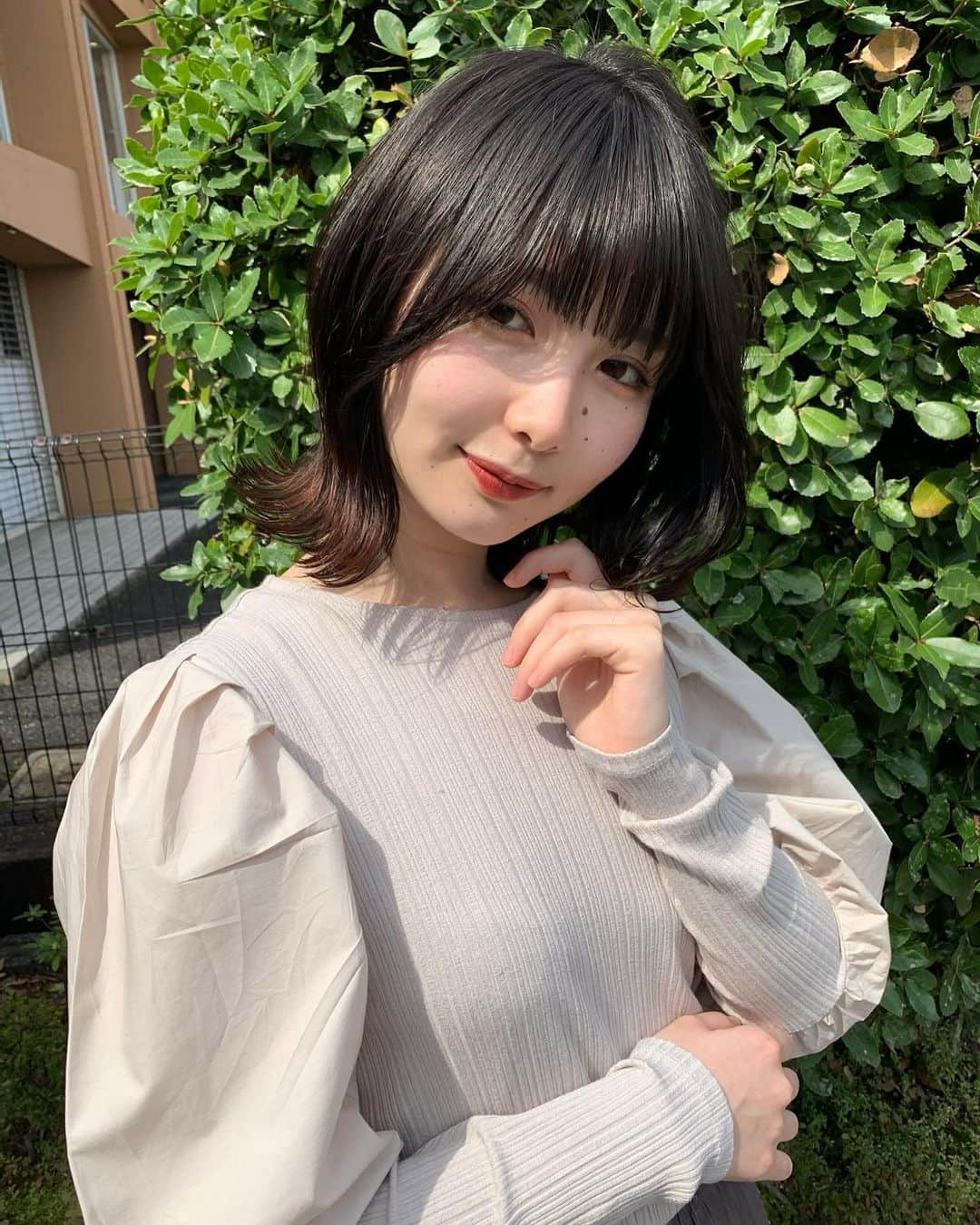 志茂彩奈のインスタグラム：「🍃✌️  #サロモ#サロンモデル#関西サロモ#関西サロンモデル#関西モデル#撮影#ショートヘア#ショートアレンジ#ミディアムヘア#ミディアムアレンジ#ヘアアレンジ#黒髪#外ハネ#外巻き」