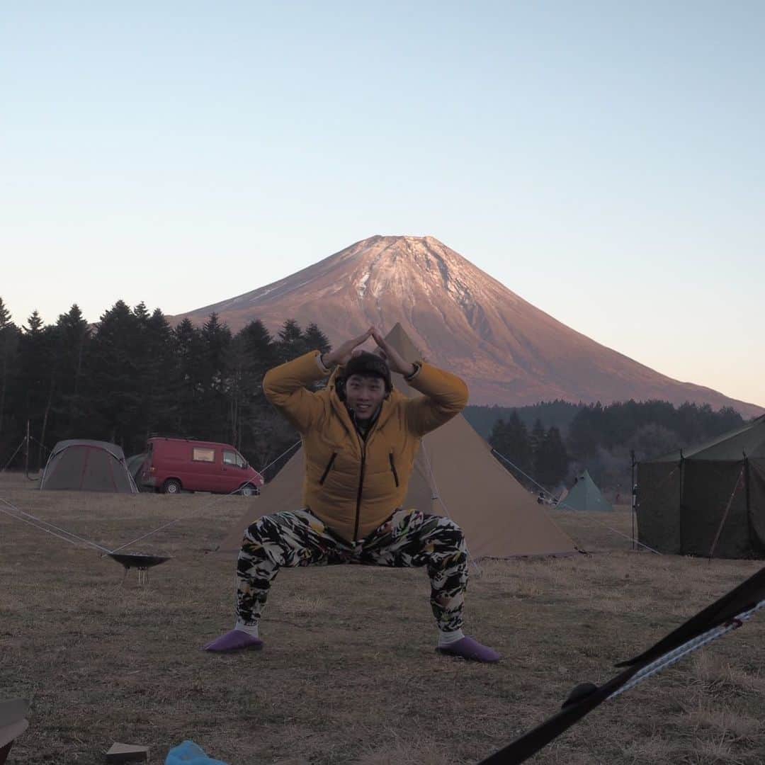 張本天傑さんのインスタグラム写真 - (張本天傑Instagram)「赤富士🌅🌅過去pic #ふもとっぱら  #キャンプ #焚きB会 #富士山」4月8日 19時54分 - ten_ketsu