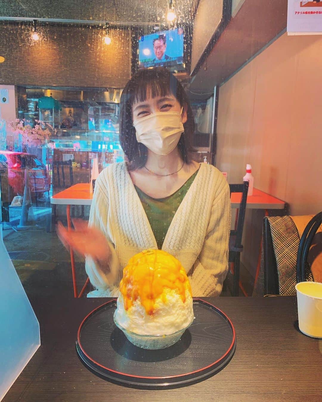 岩井七世のインスタグラム：「アクリル越しのかき氷初め🍧」