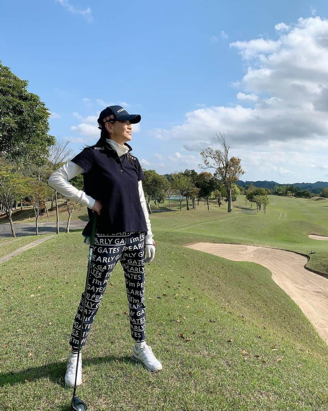 前田典子さんのインスタグラム写真 - (前田典子Instagram)「#今朝はちょい寒だった  今日も #夫婦　で🏌️‍♀️🏌️‍♂️  #ツーサムゴルフ   #ゴルフウェア　 @pearlygates_official   毎度 #バンカー地獄にハマる 🥲 #バンカー特訓中 #ゴルフマダム #ゴルフ好きと繋がりたい」4月8日 20時24分 - maenorichang